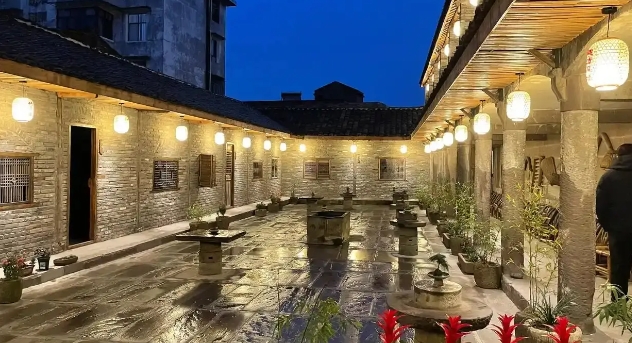 宜宾铁清酒庄：长江上游坚守古法技艺酿造新时代美酒
